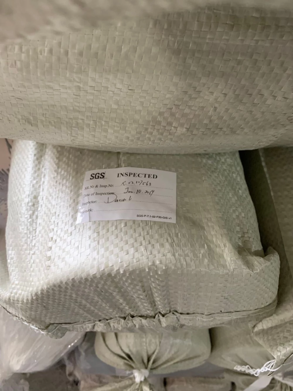 Soft Shell dull finish Downproof 100%Nylon 380T Taffeta cire coating fabric for jacket manufacture