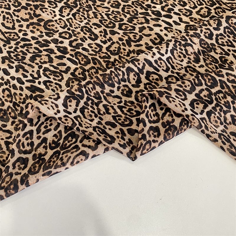 Printed 100%polyester 75D crinkle chiffon fabric for women's dress details