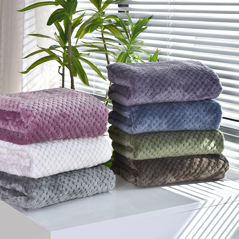 Wholesale Solid Color Soft Plush Protective Cover for Sofa Couch Car Seat Pineapple Fleece Pet Blanket for Dog manufacture