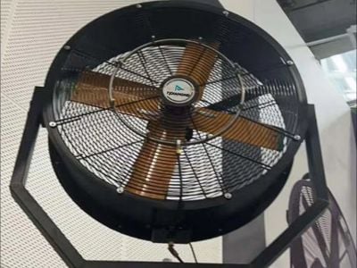 Na prímhbhuntáistí a bhaineann le hinstiúil fáinéir ciúbach HVLS ar chluain mór tráchtála