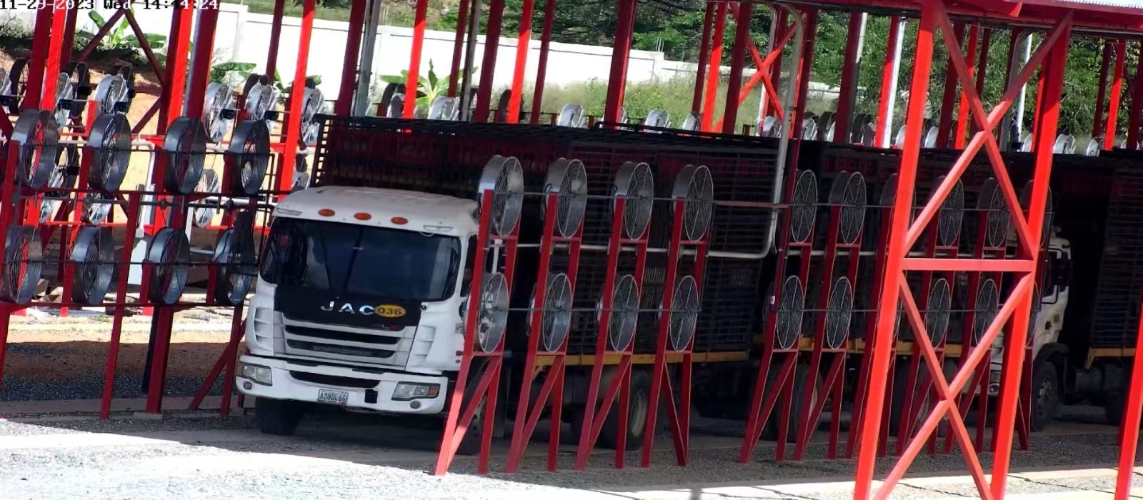 Galvanized sheet frame aluminum blades large air volume high speed 950mm round cowshed fan supplier