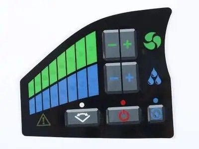 Quelles configurations de réseau de dômes métalliques optimisent la précision des saisies multi-touches
