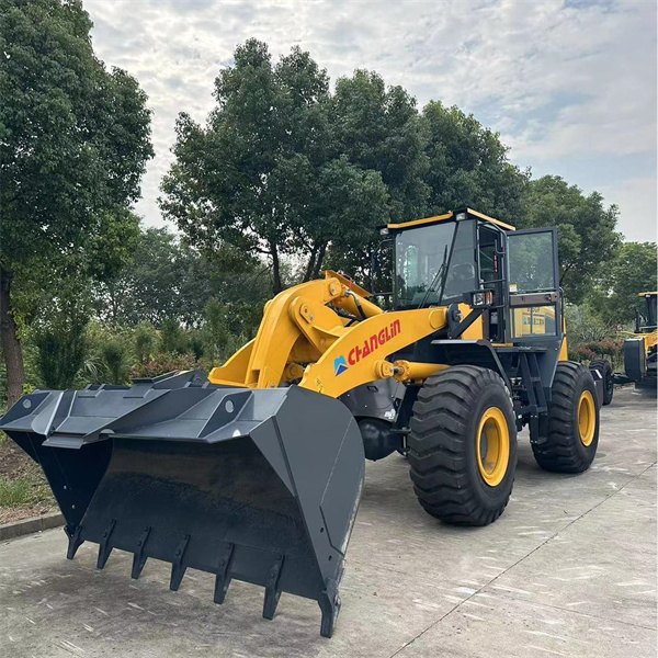 O skid steer com rodas
