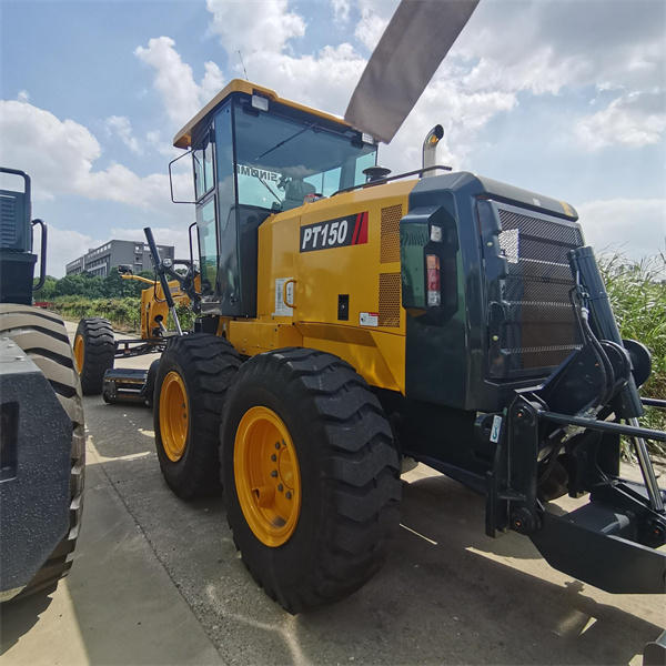 How Road Graders Help in Maintaining Safe Highways