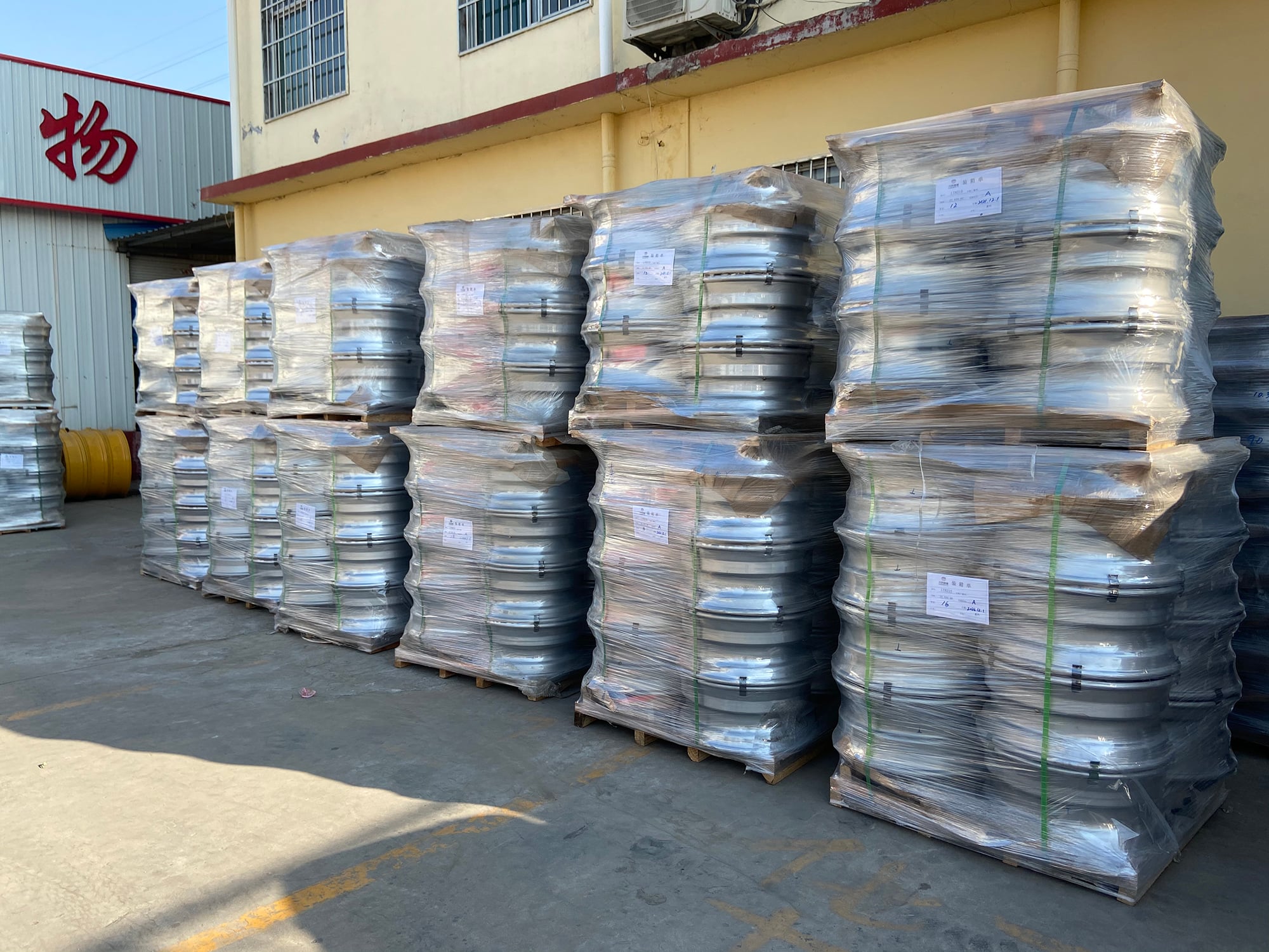 Truck wheels of Aluminum material 22.5 Aluminum wheels details