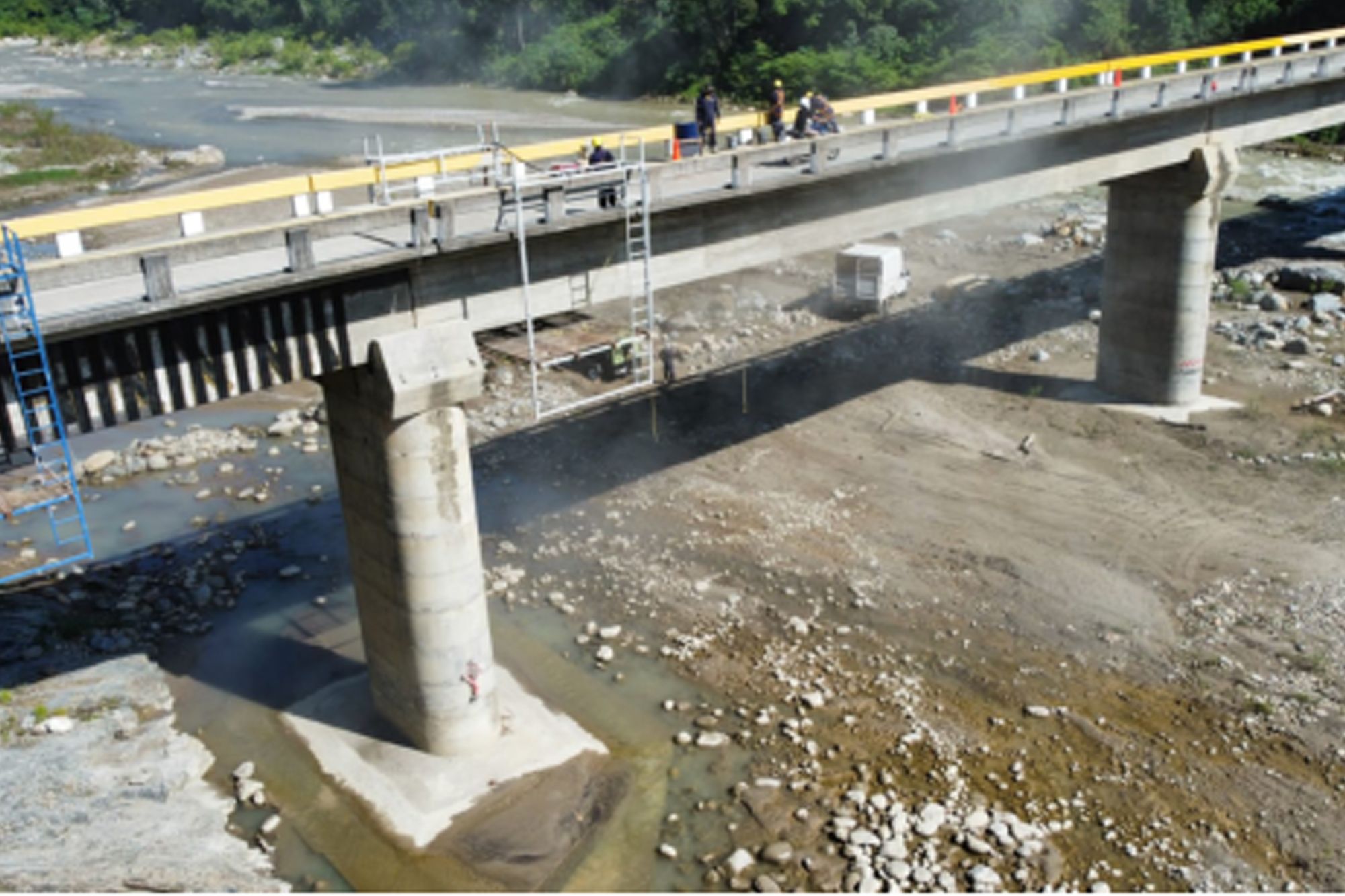 Bridge Retrofitting with Carbon wrap and laminate. Project in Mexico