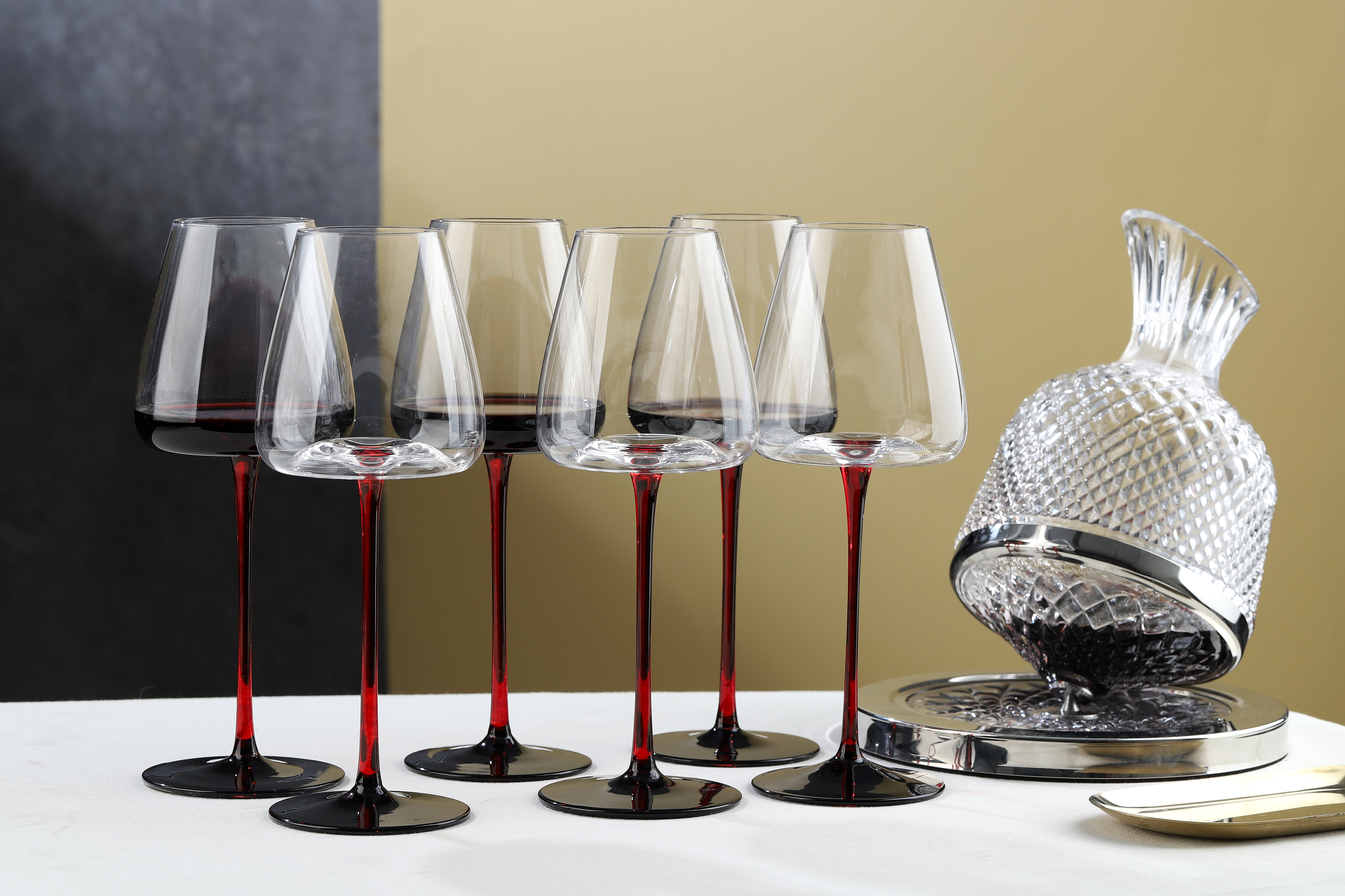 Wholesale Products Customized Logo U-shaped Luxury Glassware Oblique Carafe Wine Decanter for Wedding Party Bar Banquet supplier