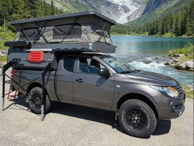 Individuelle Overland-Ausstattungen mit Original-Roof-Tents und robusten Fahrgestellen