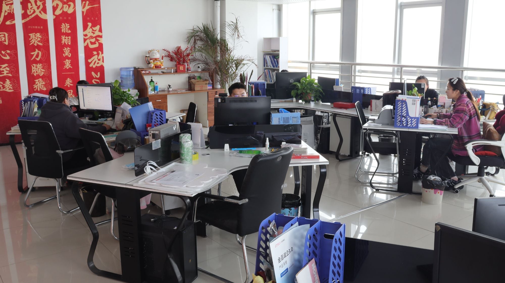 Tahap terakhir bagi pelanggan dari Polandia adalah kantor pusat Jingpeng, kerja sama dimulai dengan kepercayaan