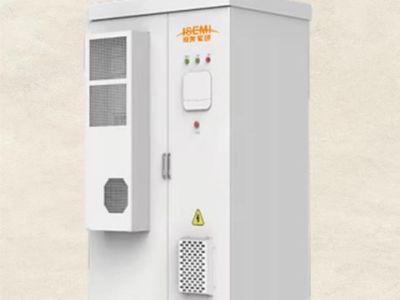 Quais são os desafios de padronização enfrentados pelos sistemas híbridos de armazenamento de energia (baterias LFP + baterias LTO + supercapacitores)?