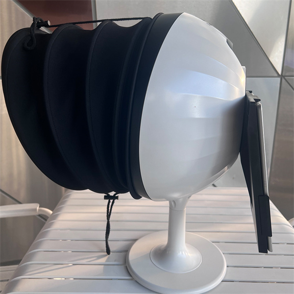 Analyze, diagnose, and treat your skin with a skin analyzer magnifier.