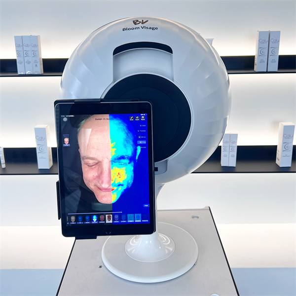Smart Mirror Analyzes Your Skin for Perfect Results