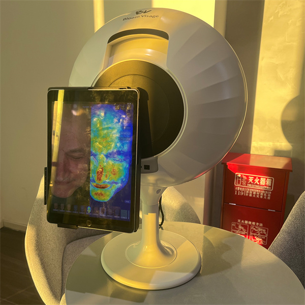 Understand Your Emotions and Behaviors with Free Face Analysis