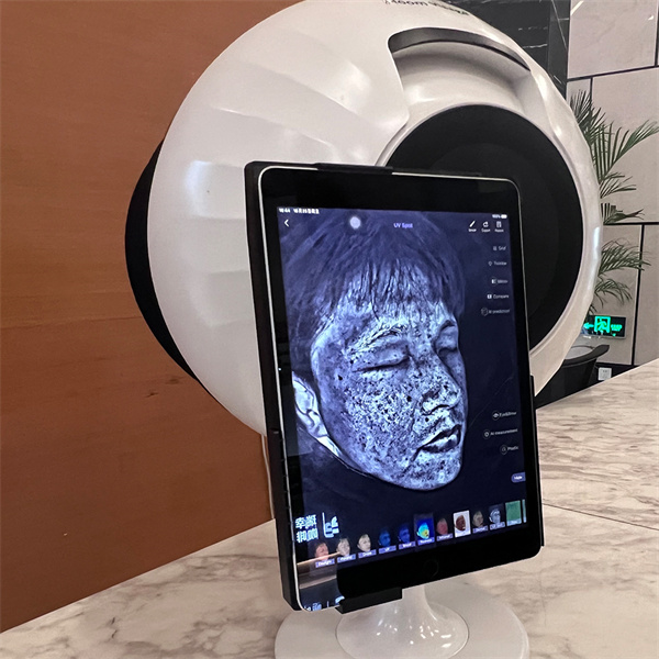 Achieving healthier, glowing skin with a skin analysis tes