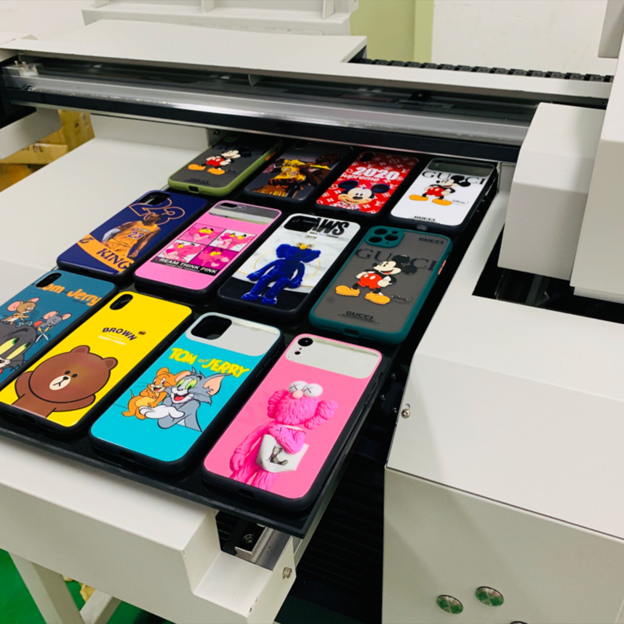 Analyze the application of UV flatbed printer in the packaging industry