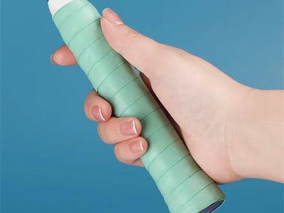 دليل شامل لأنواع قبضة مضرب الريشة ومزاياها