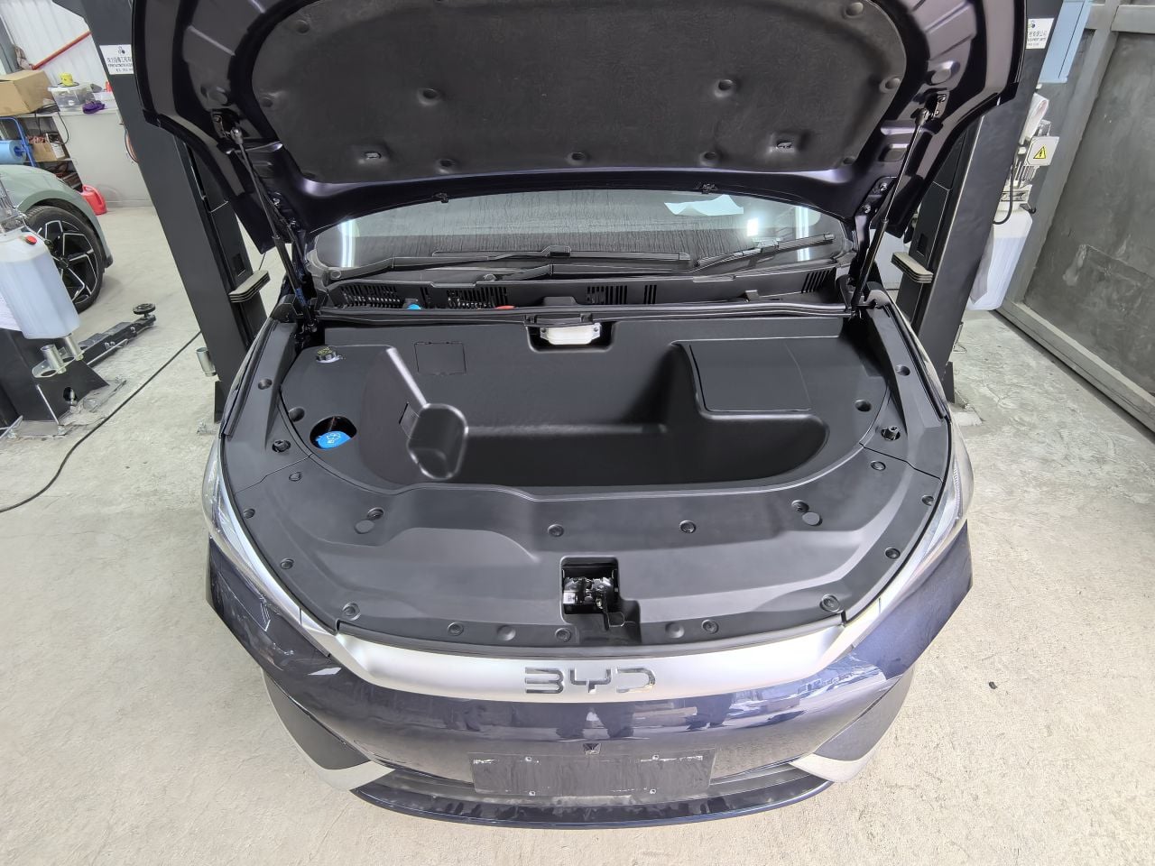 Keep your valuables secure and easily accessible with the BYD Emax7 frunk storage box