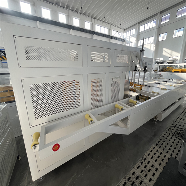 Sparen Sie Zeit und Kosten mit der automatisierten PVC-Dachfolieproduktion