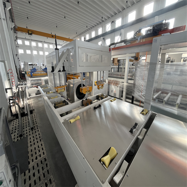 Verwandeln Sie Ihre Dachindustrie mit einer Hochgeschwindigkeits-PVC-Folieerzeugungsmaschine