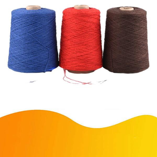 Pagiging sikat sa mga kulay-kulay at variegated yarns para sa natatanging medyas