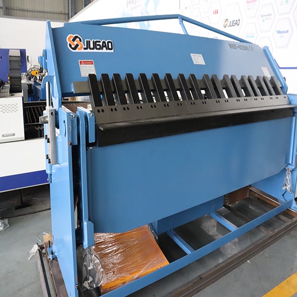 Streamlining production with automated hydraulic folding machines