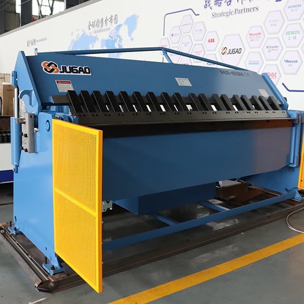 Soluzioni Istruttive per Macchine di Piegamento CNC
