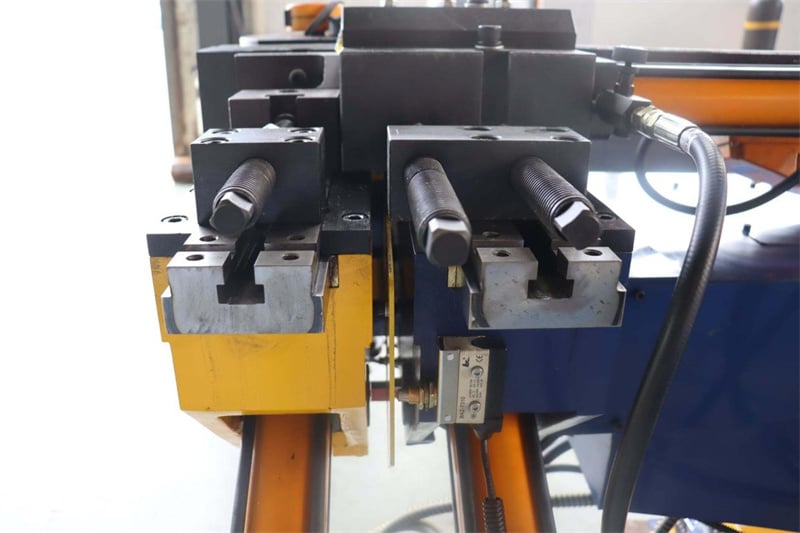 How to solve the problem of pipe slippage in a pipe bending machine?