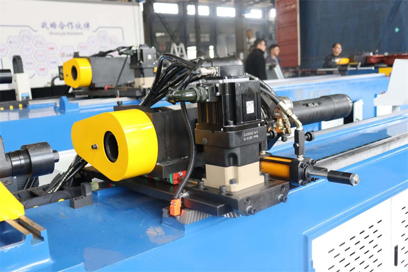 How to troubleshoot and resolve minor malfunctions of a pipe bending machine?