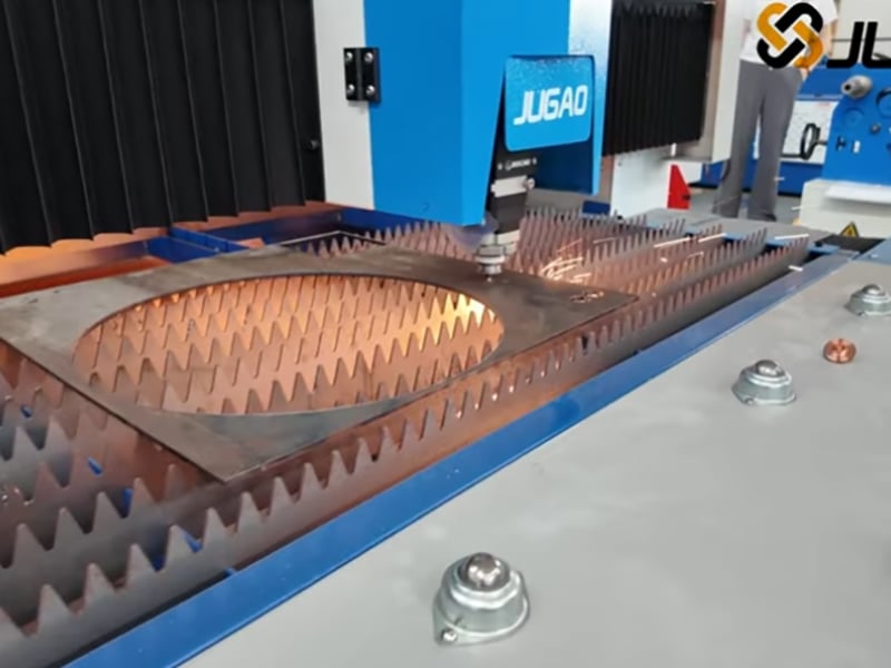 Risoluzione rapida dei guasti relativi alla pressione del gas di assistenza nelle macchine per taglio laser JUGAO