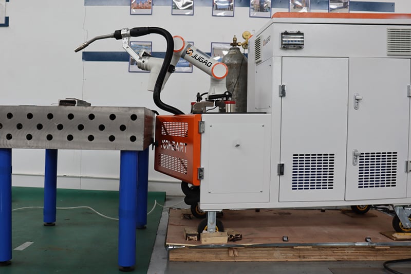 What are the advantages of industrial welding robots?