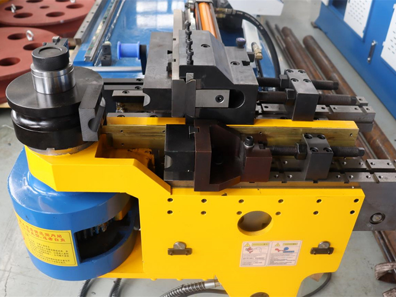 Why do temperature issues with pipe bending machines lead to bending defects?