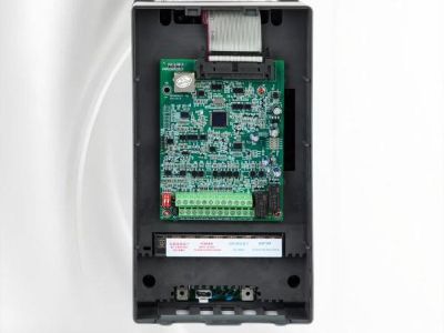 Depanare Invertor Solar Off Grid: Probleme Comune și Soluții Rapide