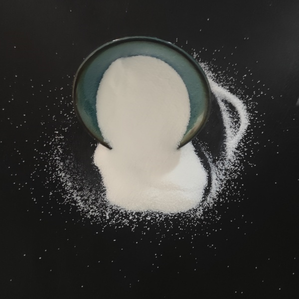 The role of silicon dioxide in the chemical process of glass-making