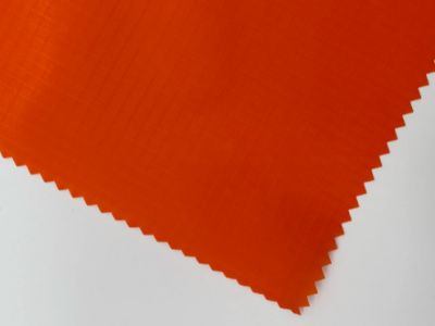 Усовершенствованные полиуретановые и термопластичные полиуретановые покрытия на нейлоновой ткани: решения для водоотталкивающей обработки