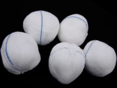 Por Que os Cotonetes de Gaze São Essenciais para Aplicações Médicas e Cosméticas