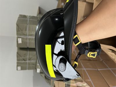 Foglio di alluminio e Kevlar utilizzati nello scialle dei caschi antincendio.