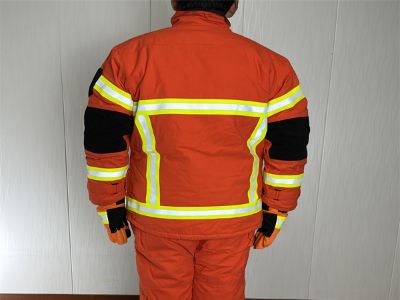Un marchio noto di abbigliamento per la lotta agli incendi boschivi è ANBEN FIRE
