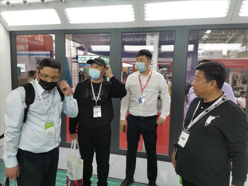 Shandong Longxiang's booth at the 2021 AMR Beijing International Automobile Exhibition was extremely popular