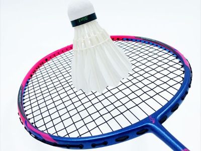 Ang mga benepisyo ng paggamit ng woven carbon technology sa mataas na uri ng racket sa badminton