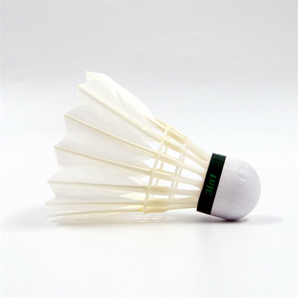 Noukeurig-gesmeed veers vir Maksimum Vlug Stabiliteit u2013 D40 Badminton Vlerkie.