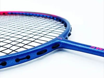 Tùy chỉnh lớp sơn độc đáo thể hiện bản sắc thương hiệu cầu lông của bạn