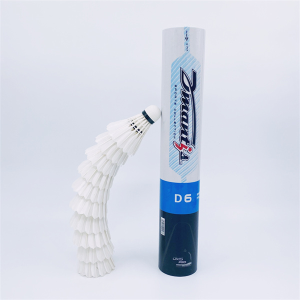 Migliora il tuo gioco con il d6 Badminton Shuttlecock - La scelta definitiva!