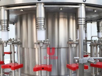 Configuring a liquid bottle filling machine for multiple container shapes
