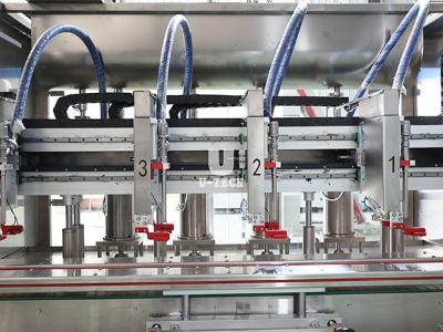 Synchronizing a filling and capping machine for seamless production