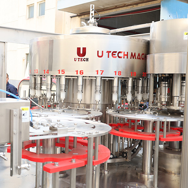 Maximiser la production grâce à une machine de remplissage de bouteilles à la pointe de la technologie