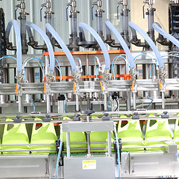 Increase productivity with the automatic detergent filling machine.