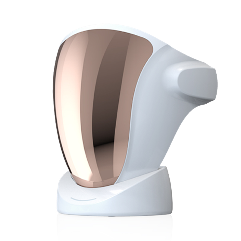 How does hot and cold therapy enhance face care device performance?