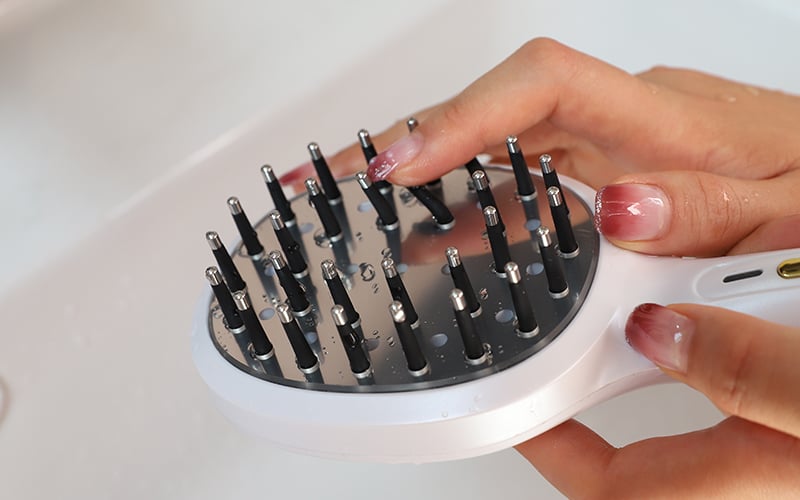 Portable electric vibrating radiofrequency multi-mode comb-shaped massage device manufacture