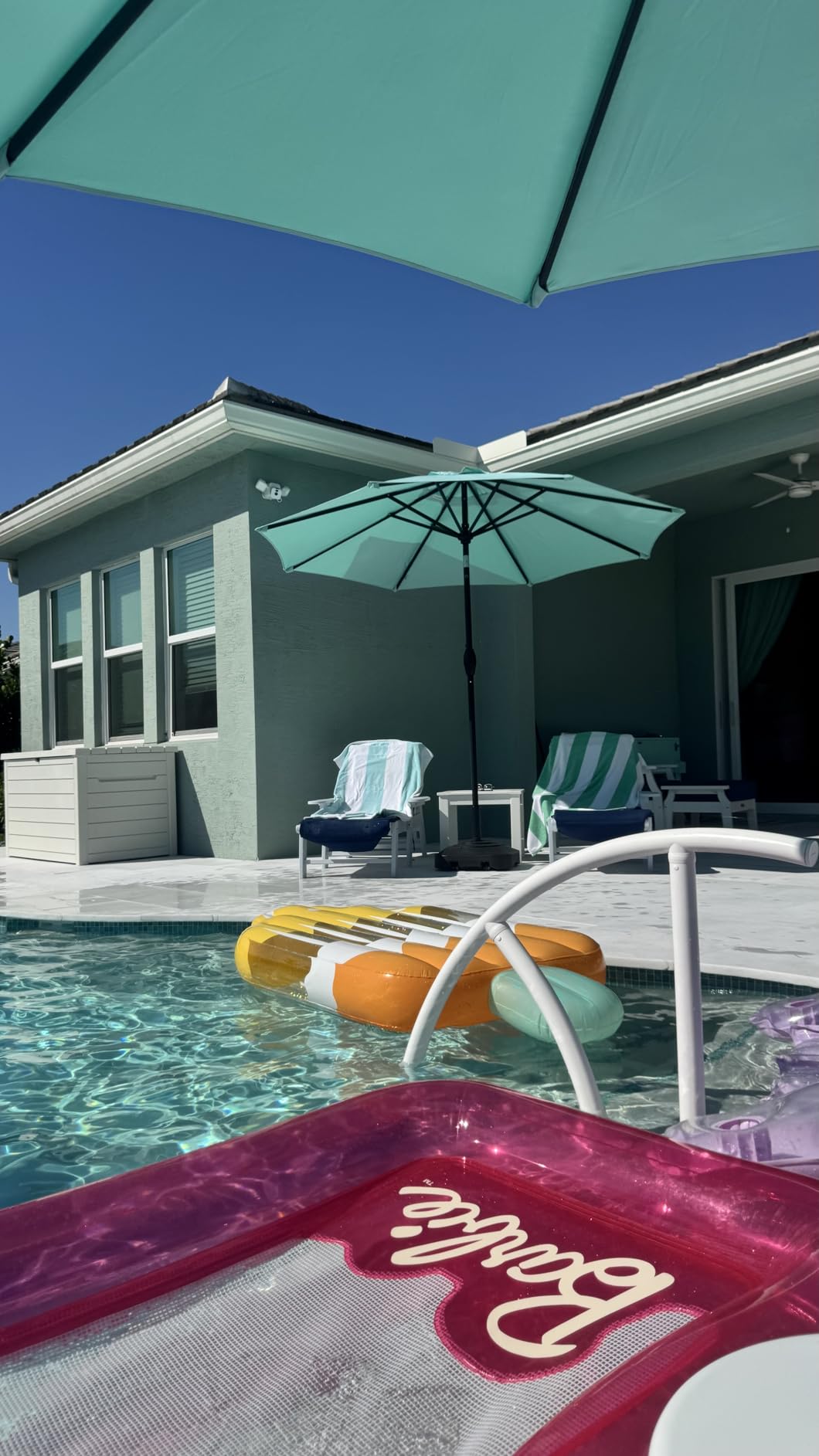 Central Umbrella for the Swimming Pool 2