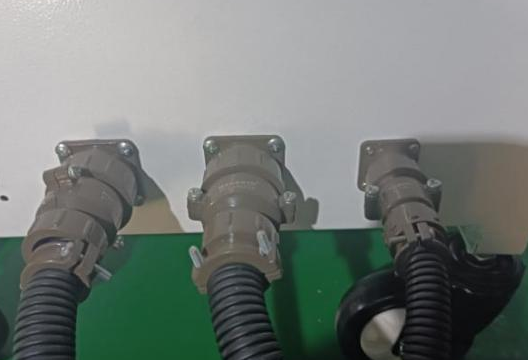 Aviation connector